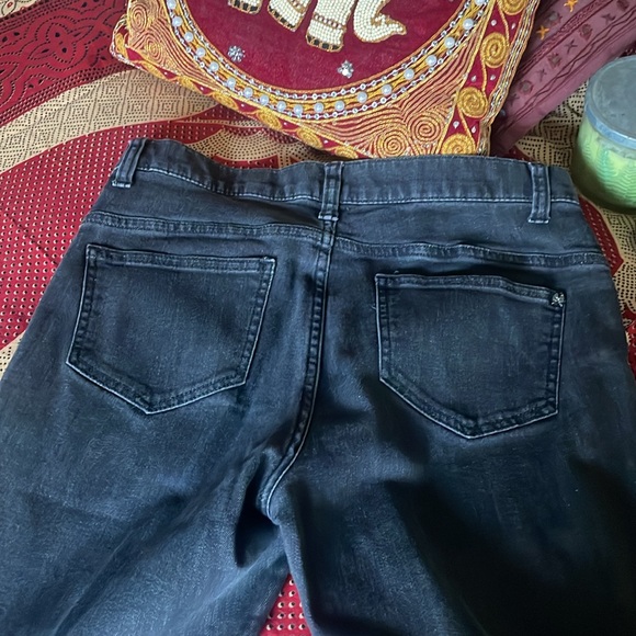 EUC Victoria’s Secret Mid Rise Black Siren five pocket Jeans - Picture 4 of 7